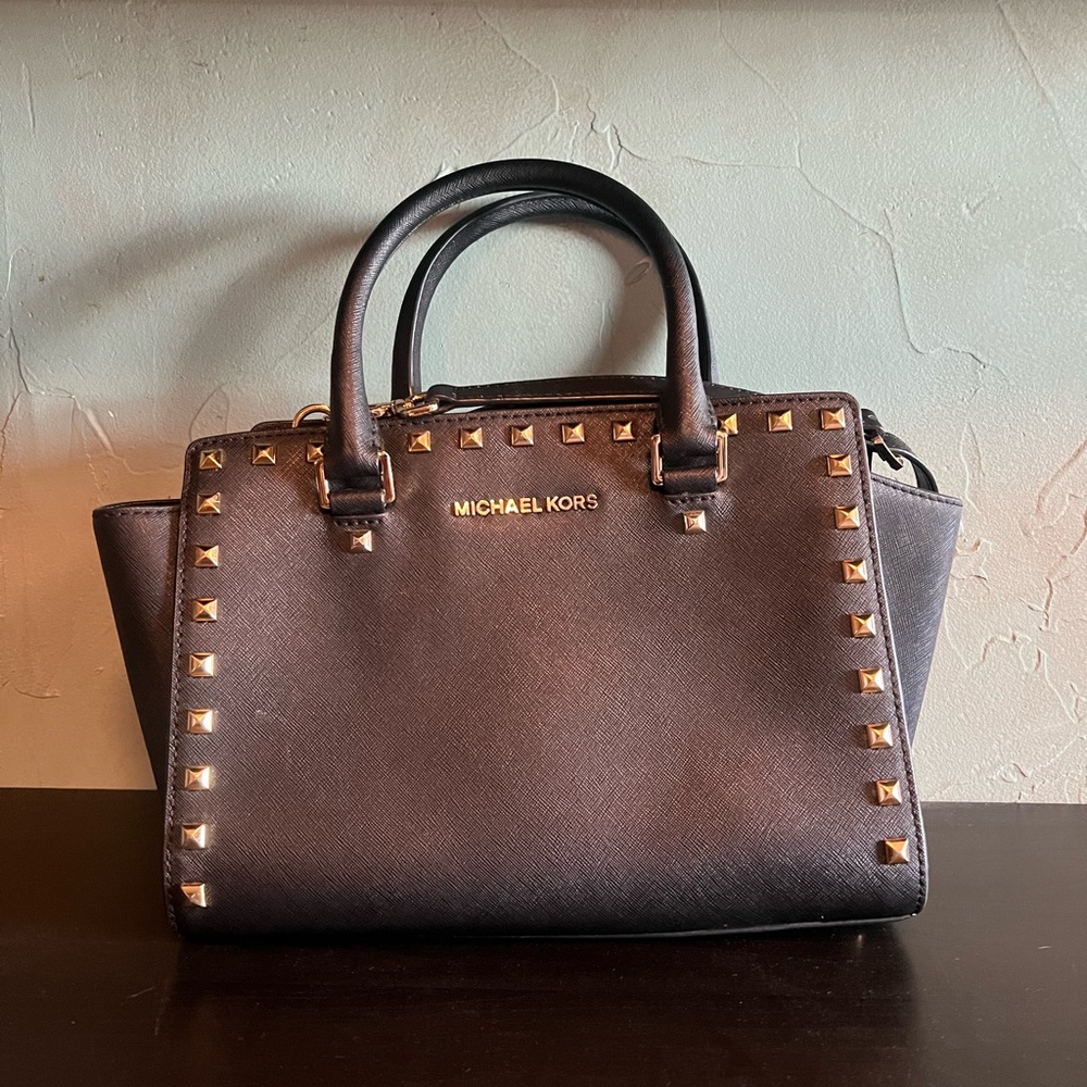 MICHAEL KORS Gold Stud Black tote purse